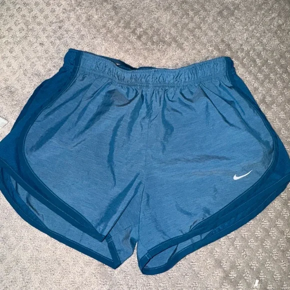 NWOT Women’s Nike Tempo Shorts - Picture 4 of 8